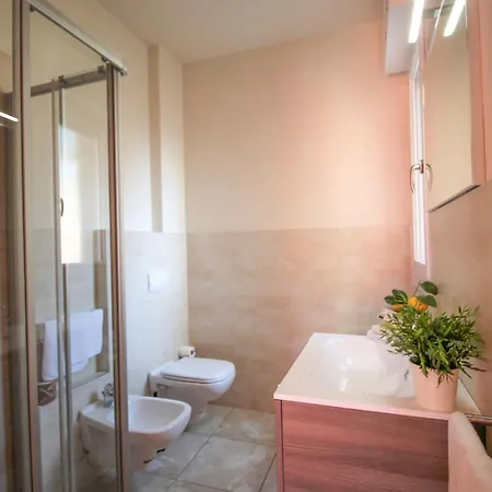 In Mit Eigenem Balkon Celle Ligure
